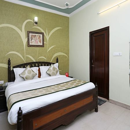 Oyo 11312 Aero Capital Hotel New Delhi Exterior photo