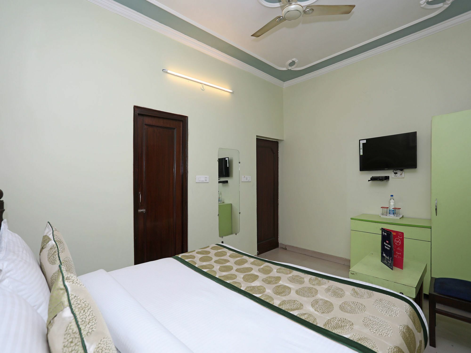 Oyo 11312 Aero Capital Hotel New Delhi Exterior photo